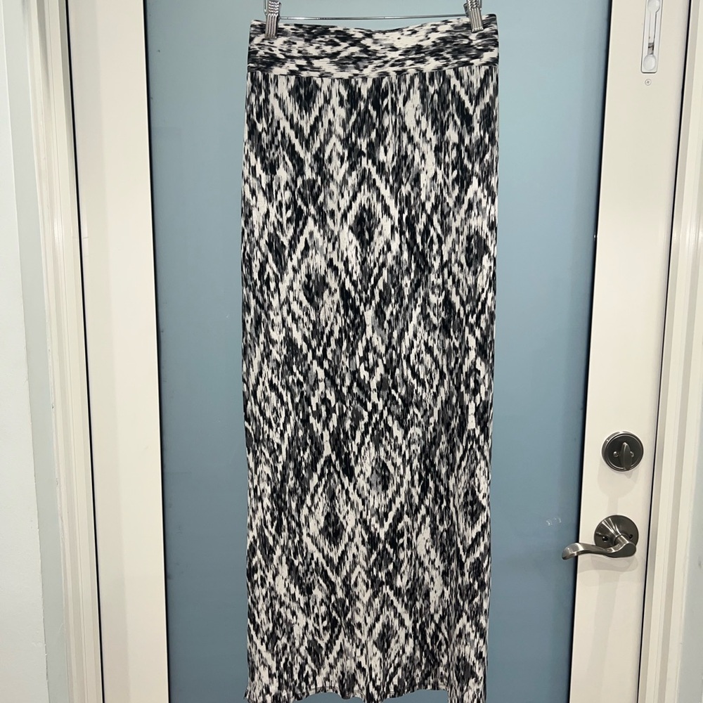 a.n.a Black and White Geometric Maxi Skirt